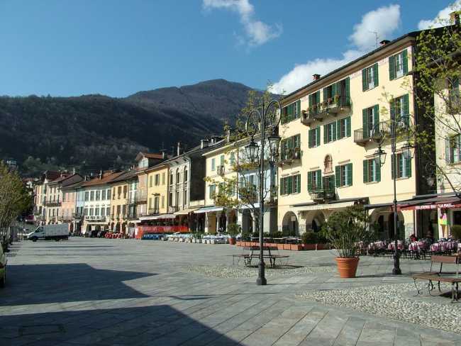 1024px Cannobio Uferpromenade