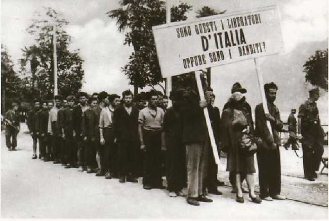 42 martiri corteo