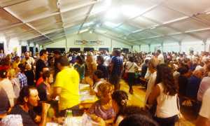 700.sagra patata tavoli gente