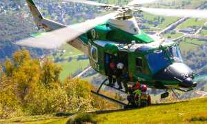 700.soccorso alpino elicottero a terra