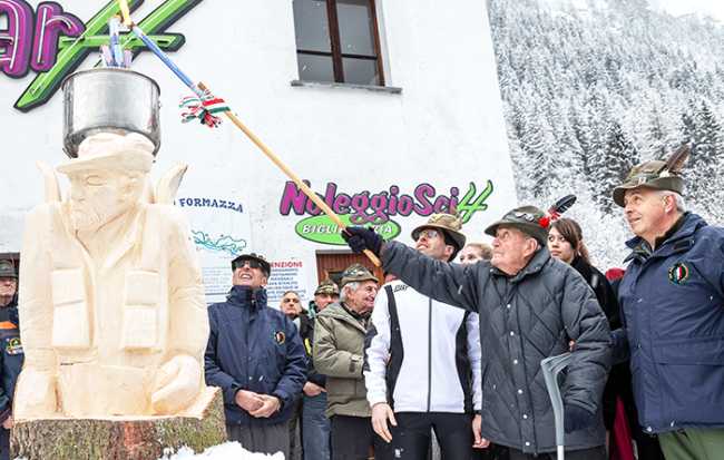 Armando revel accende la fiamma ai Campionati Sci Alpini 02.2017 F 0594