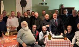 FESTEGGIATI CON COLLEGHI E AMICI