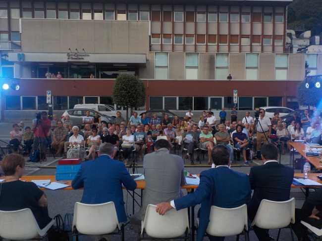 Omegna ccOmunale davanti ospedale