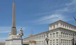 Quirinale palazzo e obelisco con dioscuri Roma