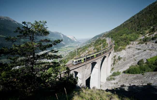 RegioExpress Loetschberger Luogelkinviadukt Sommer