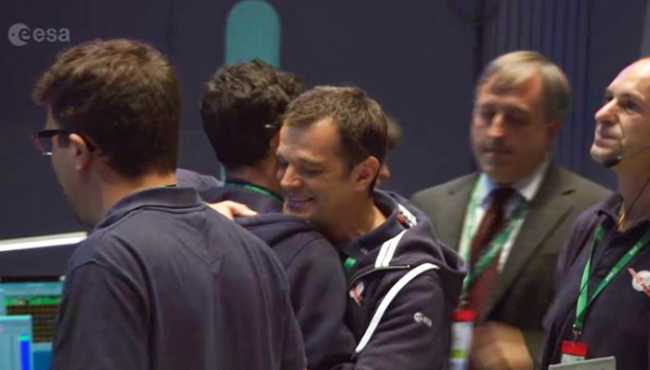 accomazzo rosetta abbraccio