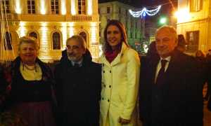 albero domo natale accensione