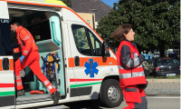 ambulanza emergenza sanitari donna