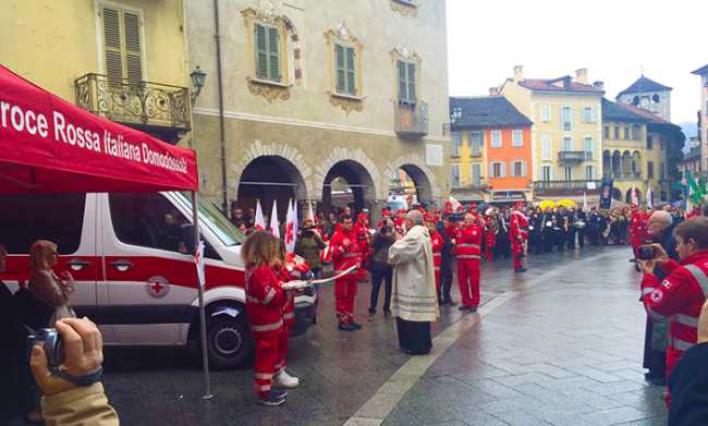 ambulanza nuova croce rossa benedizione