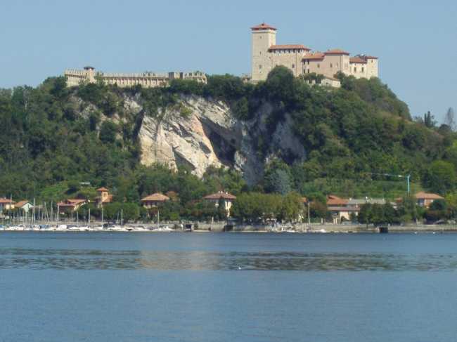 angera rocca due