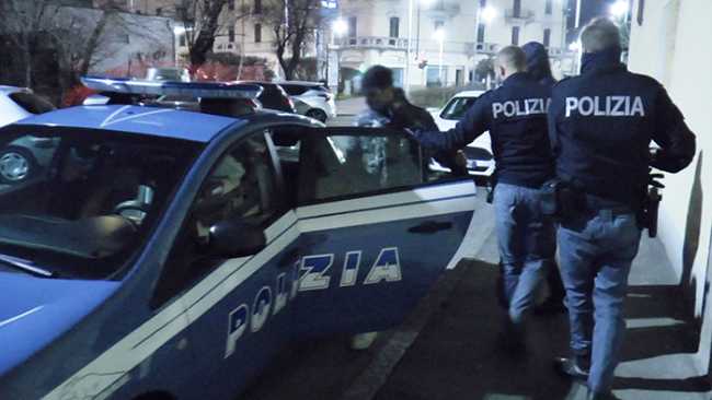 arresto auto notte polizia