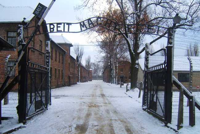 aushwitz entrata scritta