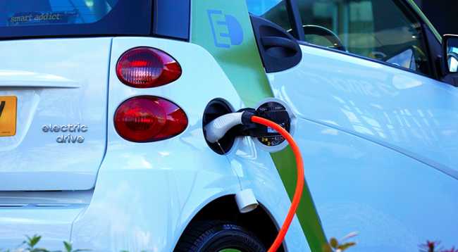 auto elettrica ricarica