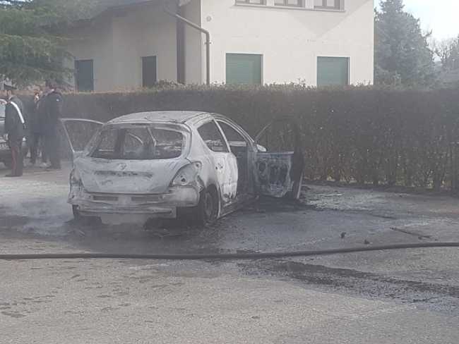 auto fiamme premeno 1