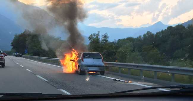 auto fuoco incendio punto ss ago