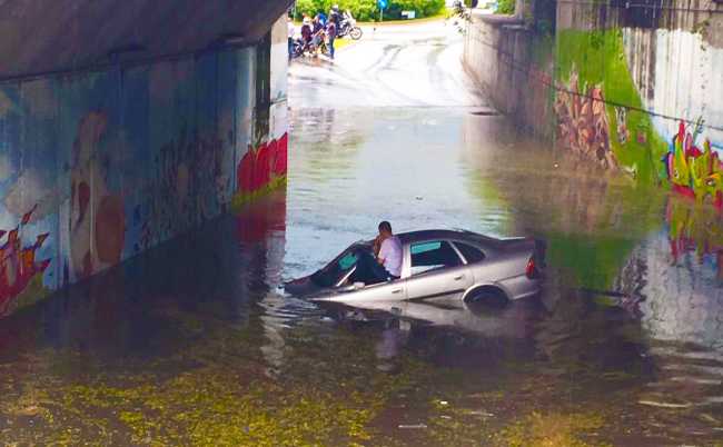 auto uomo acqua