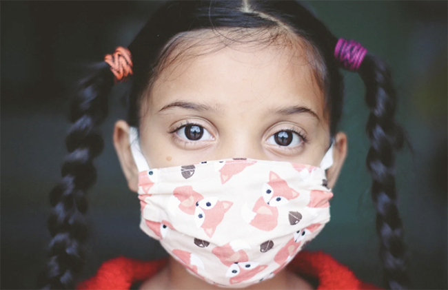 bambina mascherina