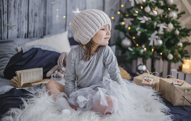 bambina natale regali