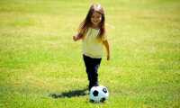 bambina pallone