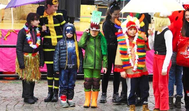 bambini carnevale paese