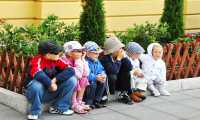 bambini seduti