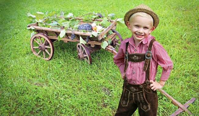 bambino prato frutta