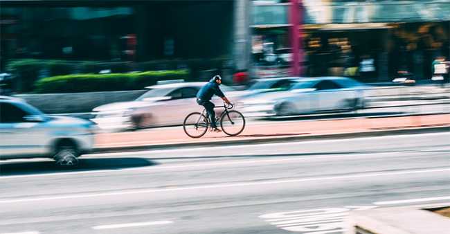 bici sfuocato citta