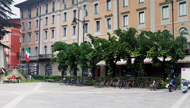 biciclette stazione moderno