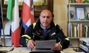 bossi sindaco borgomanero scrivania