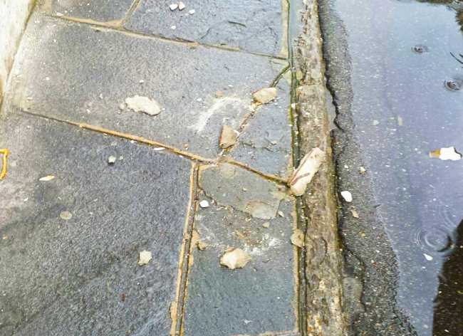 calcinacci marciapiede