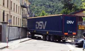 camion incastrato