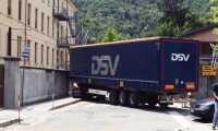 camion incastrato