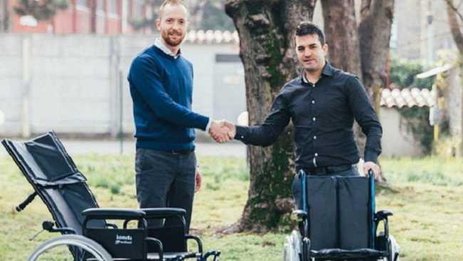 cantante solidarieta mediaset