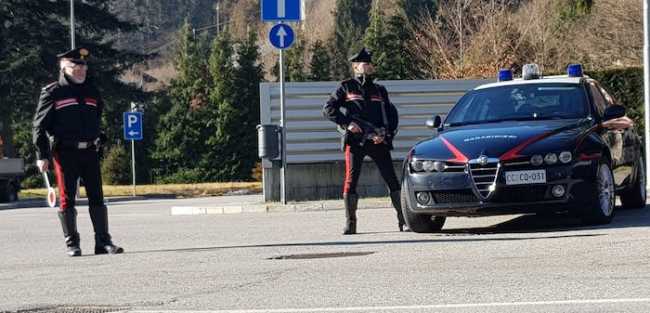 carabinieri controlli mitra paletta