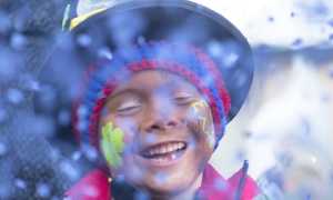 carnevale coriandoli bambino