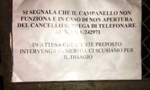 cartello scuole campanello