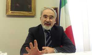 cattrini mano alzata