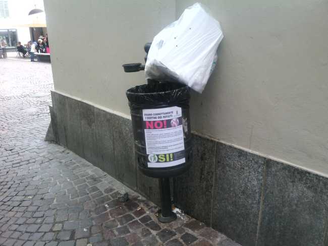 cestino rifiuti ago 15