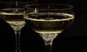 champagne glasses 1940262 640
