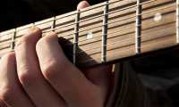 chitarra mano