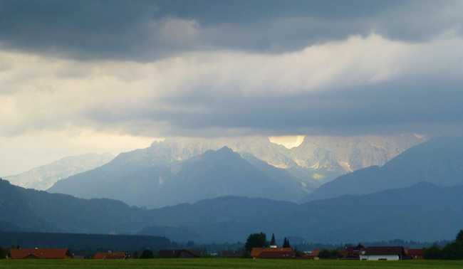 cielo grigio montagne