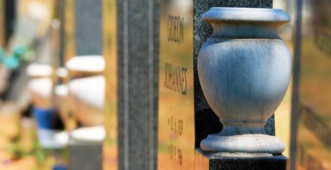 cimitero vaso lapide usa