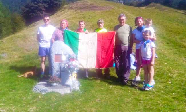 cippo partigiano bandiera vigezzo