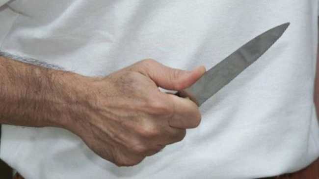 coltello mano