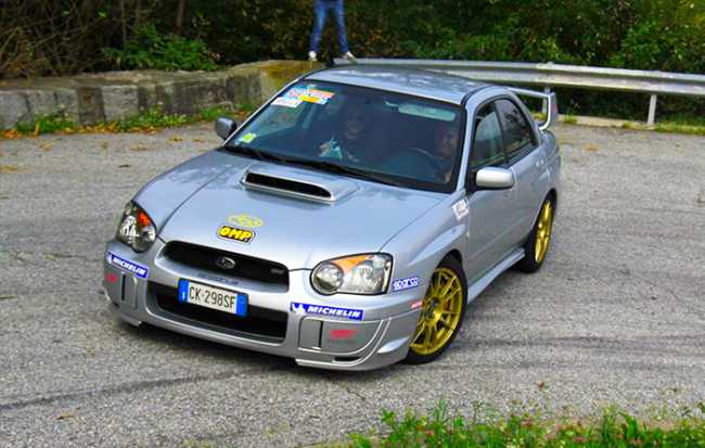 corro sorriso rally tornante