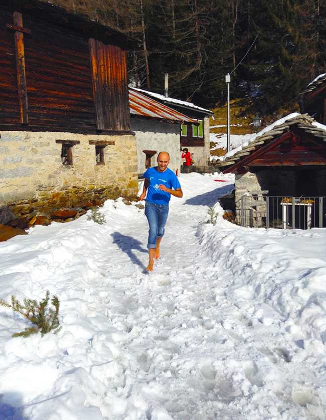 corsa piedi nudi vincitore
