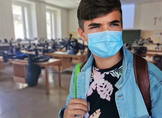 covid scuola ragazzo 