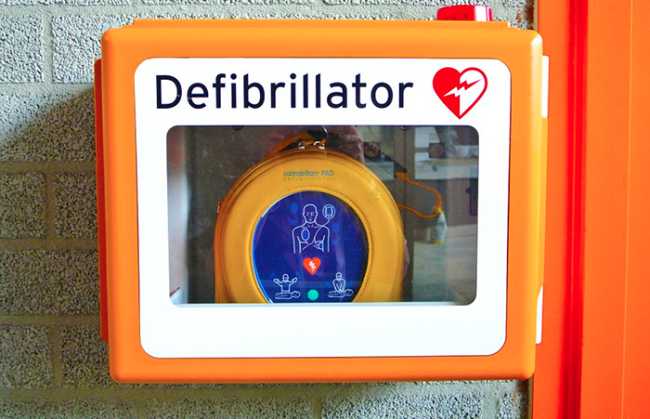 defibrillatore muro