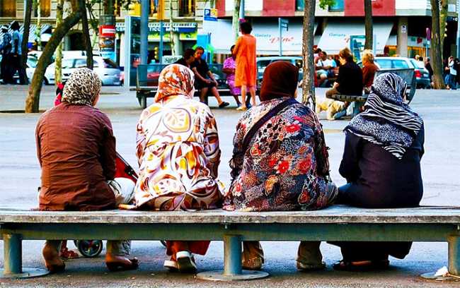 donne velo panchina
