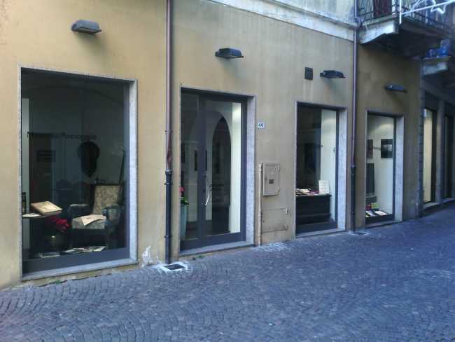 ex pretorio intra